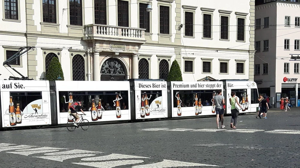 Stra&szlig;enbahn f&uuml;r M&auml;nner  (Bild vergr&ouml;&szlig;ern)