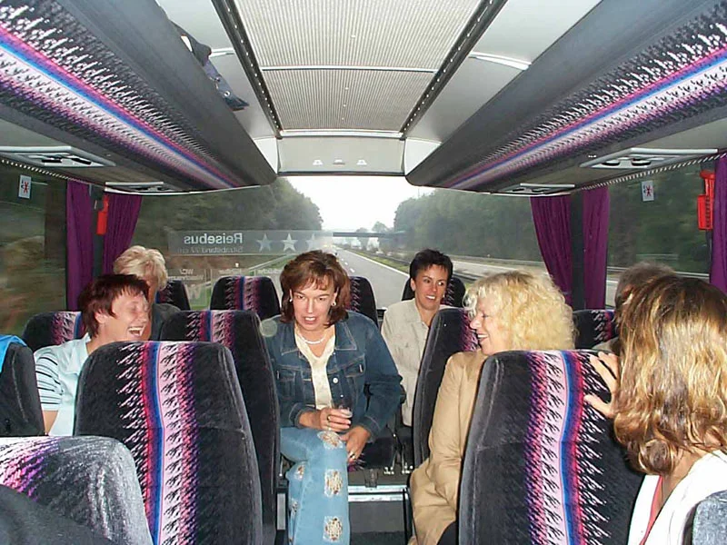 Wie fr&uuml;her im Schulbus: Alles auf den F&uuml;nfer  (Bild vergr&ouml;&szlig;ern)