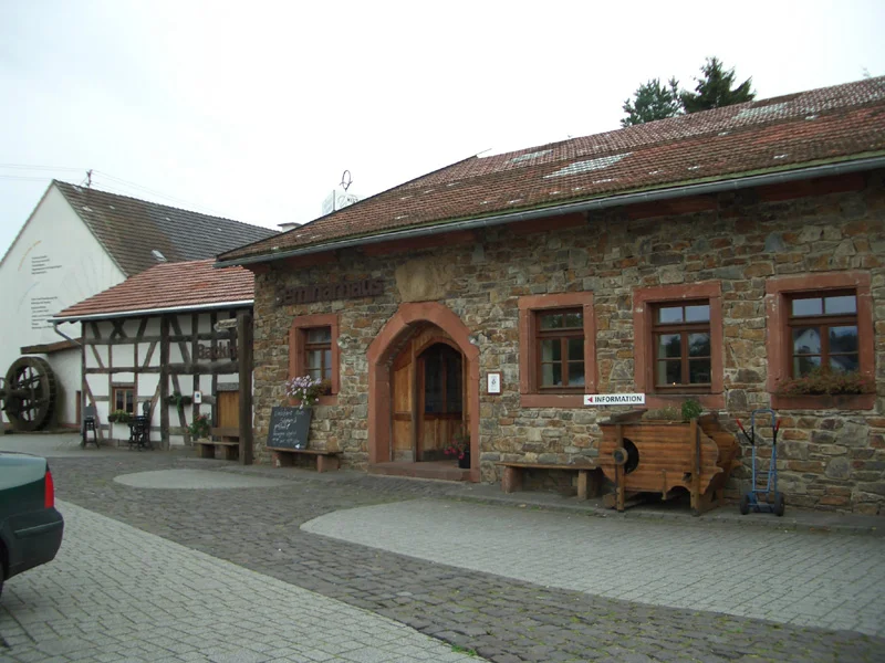 Unser Ziel f&uuml;r den Abend: Eine alte S&auml;gem&uuml;hle mit Restaurant  (Bild vergr&ouml;&szlig;ern)