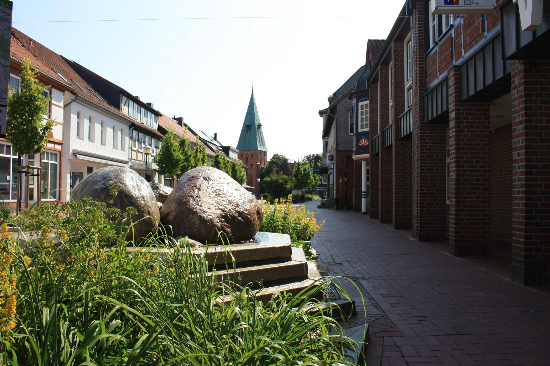 Springbrunnen in der Langen Stra&szlig;e  (Bild vergr&ouml;&szlig;ern)