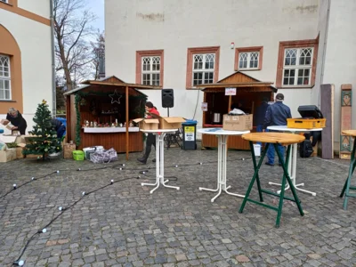Vorschaubild: Vorbereitungen für Deko und Licht