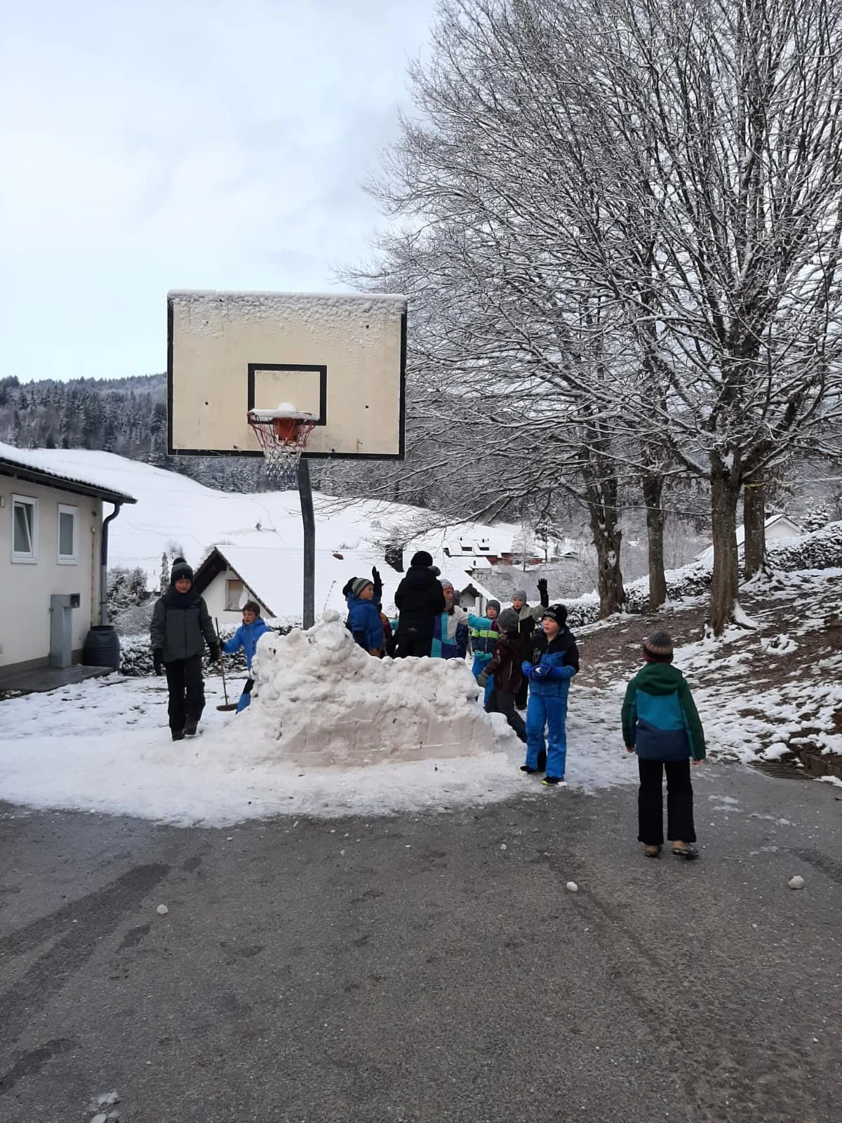 Schneeburg  (Bild vergr&ouml;&szlig;ern)