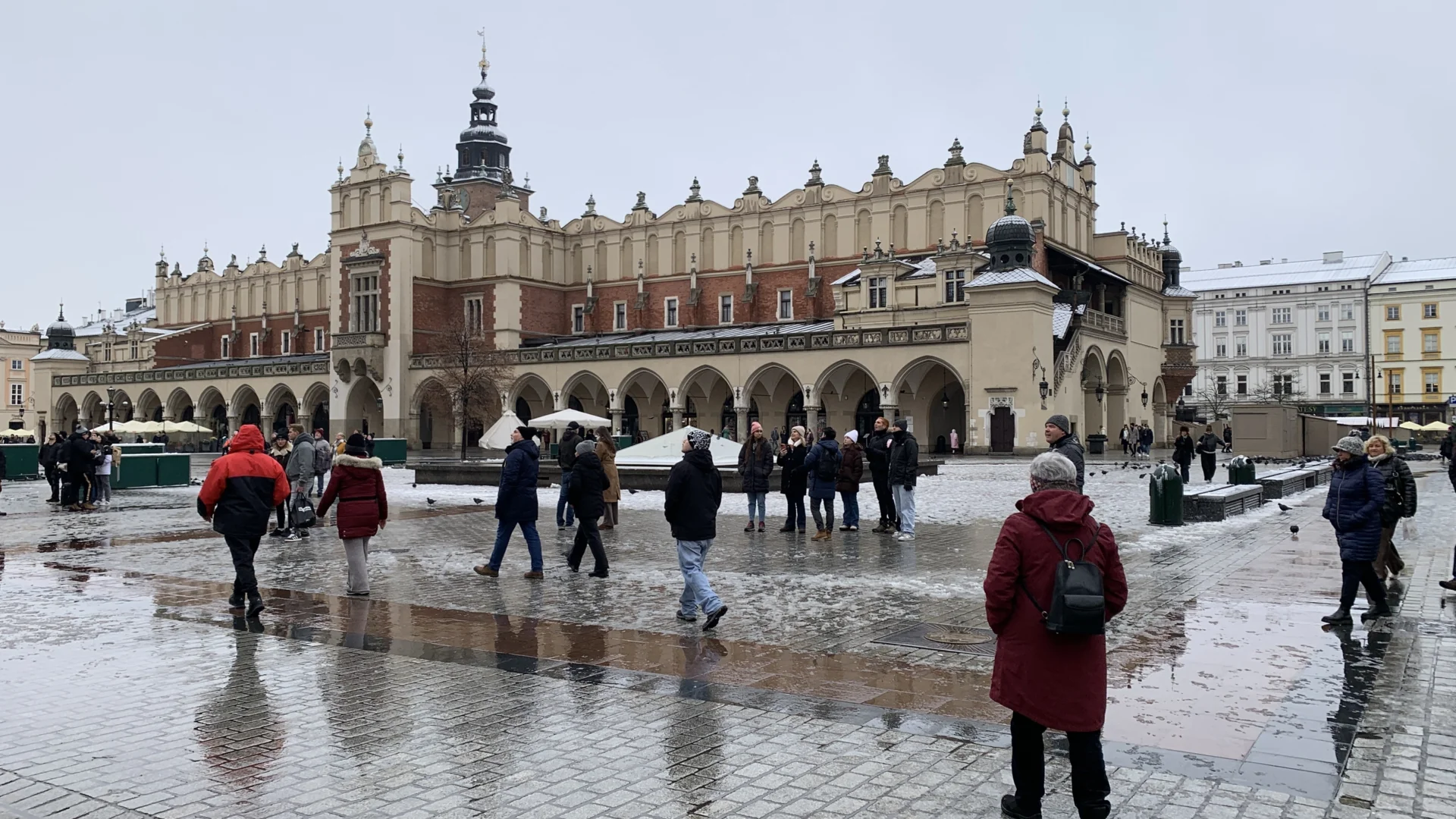 Die Tuchhallen in Krak&oacute;w  (Bild vergr&ouml;&szlig;ern)