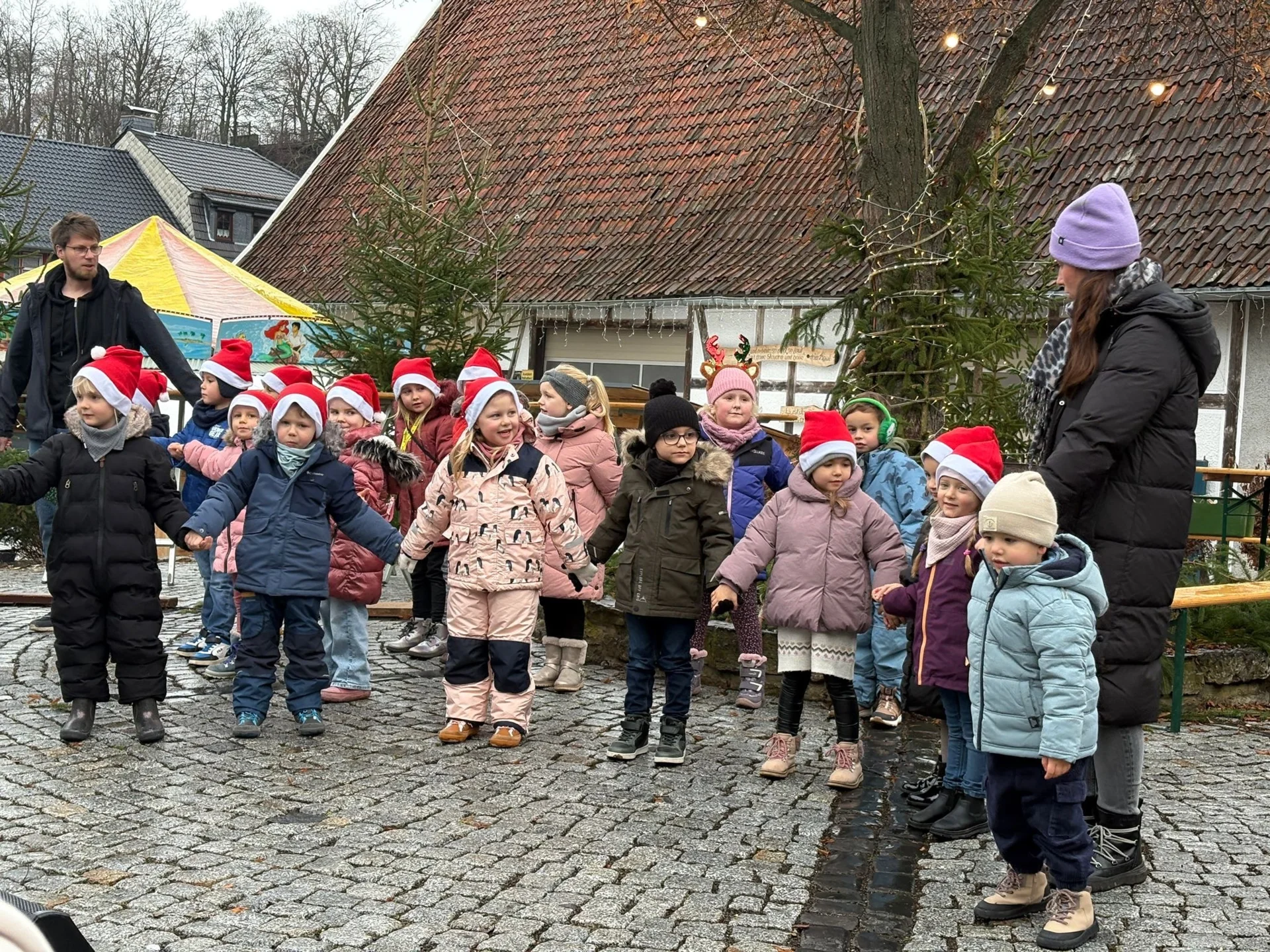 Zur Galerie: Weihnachtsmarkt - Stand der Grundschule