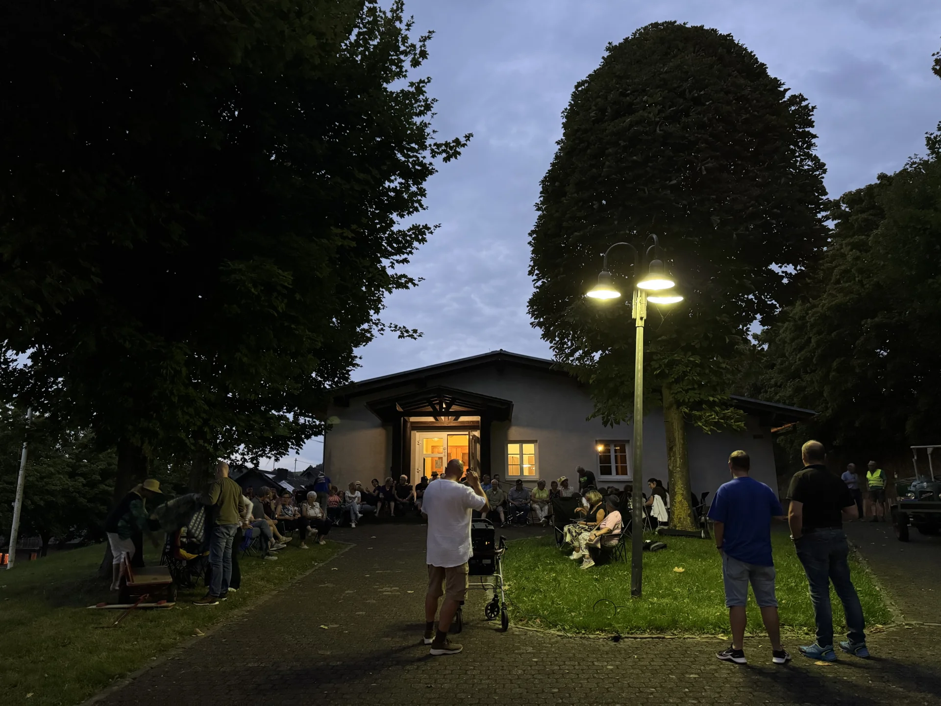 Zur Galerie: „Stuhlgang“ 2025