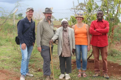 Vorschaubild: Martin, Bernhard, Mzee Mustafa, Tatjana, Amos