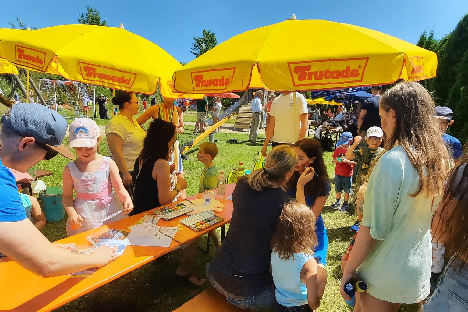 Bild: spielplatzeinweihung sattlerholz