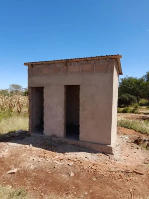 Vorschaubild: 28 Ein Toilettenhäuschen und eine Dusche für die Wachmänner wurde gebaut