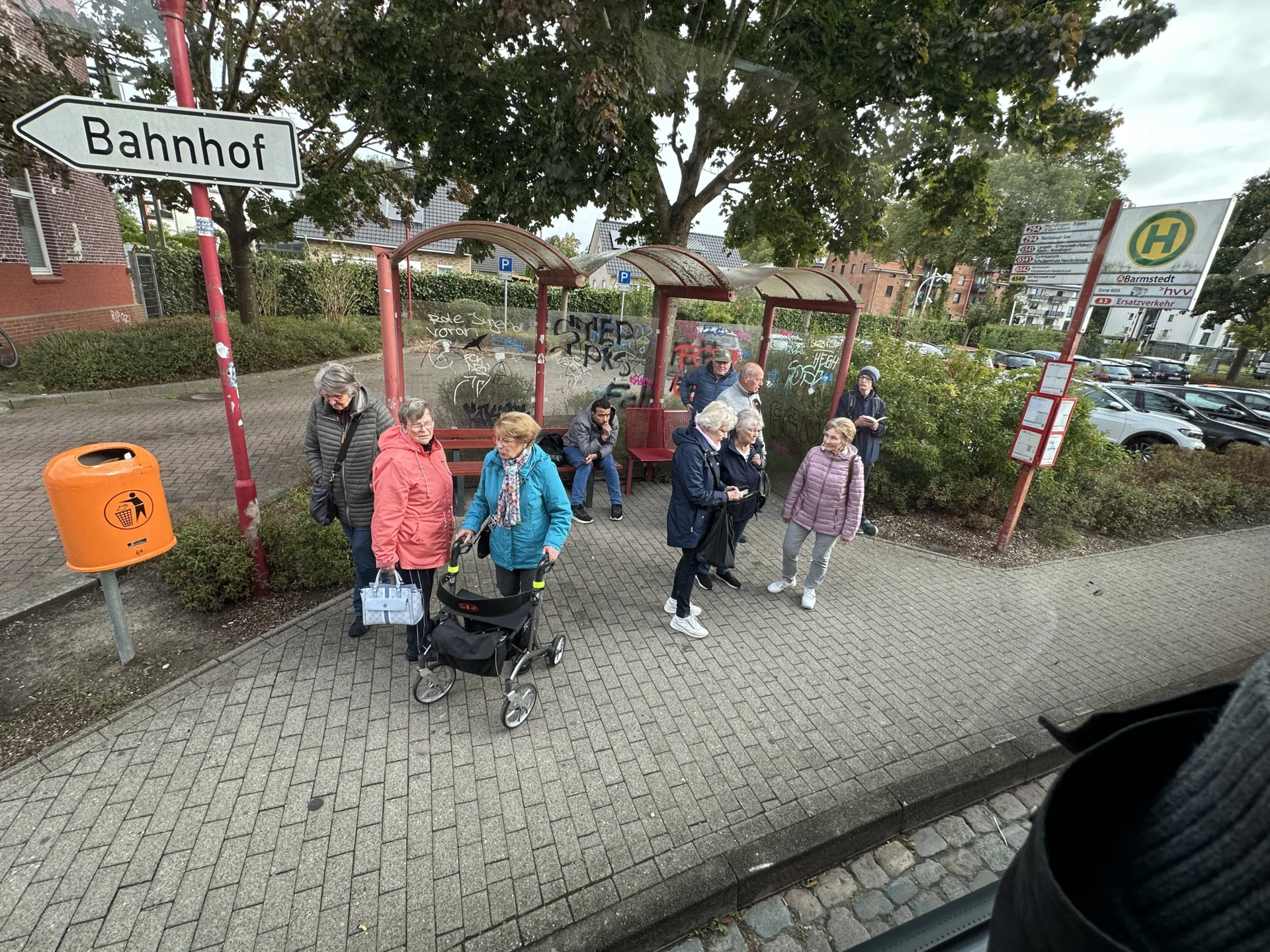 Stopp am Bahnhof  (Bild vergr&ouml;&szlig;ern)
