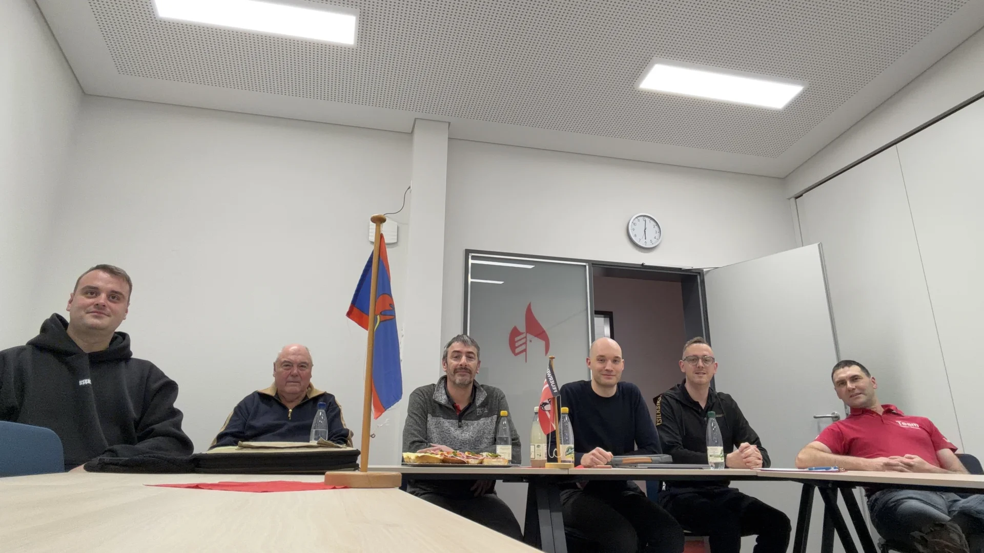Ein Teil der Mitglieder des Referates Wettbewerbe und Feuerwehrsport w&auml;hrend der Jahresabschlussberatung 2026  (Bild vergr&ouml;&szlig;ern)