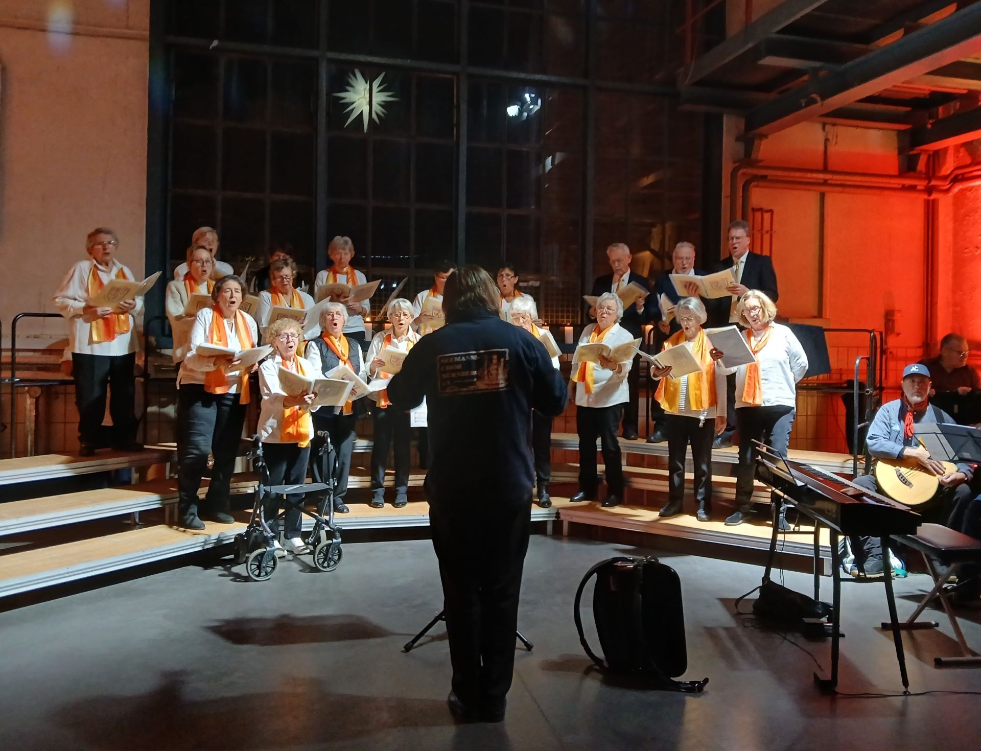 Bild: Es folgte die Singgemeinschaft Weiherhof, ebenso wie der Seemanns-Chor 1979 gegründet