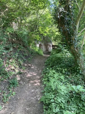 Vorschaubild: Blick zu den Schwindelhöhlen