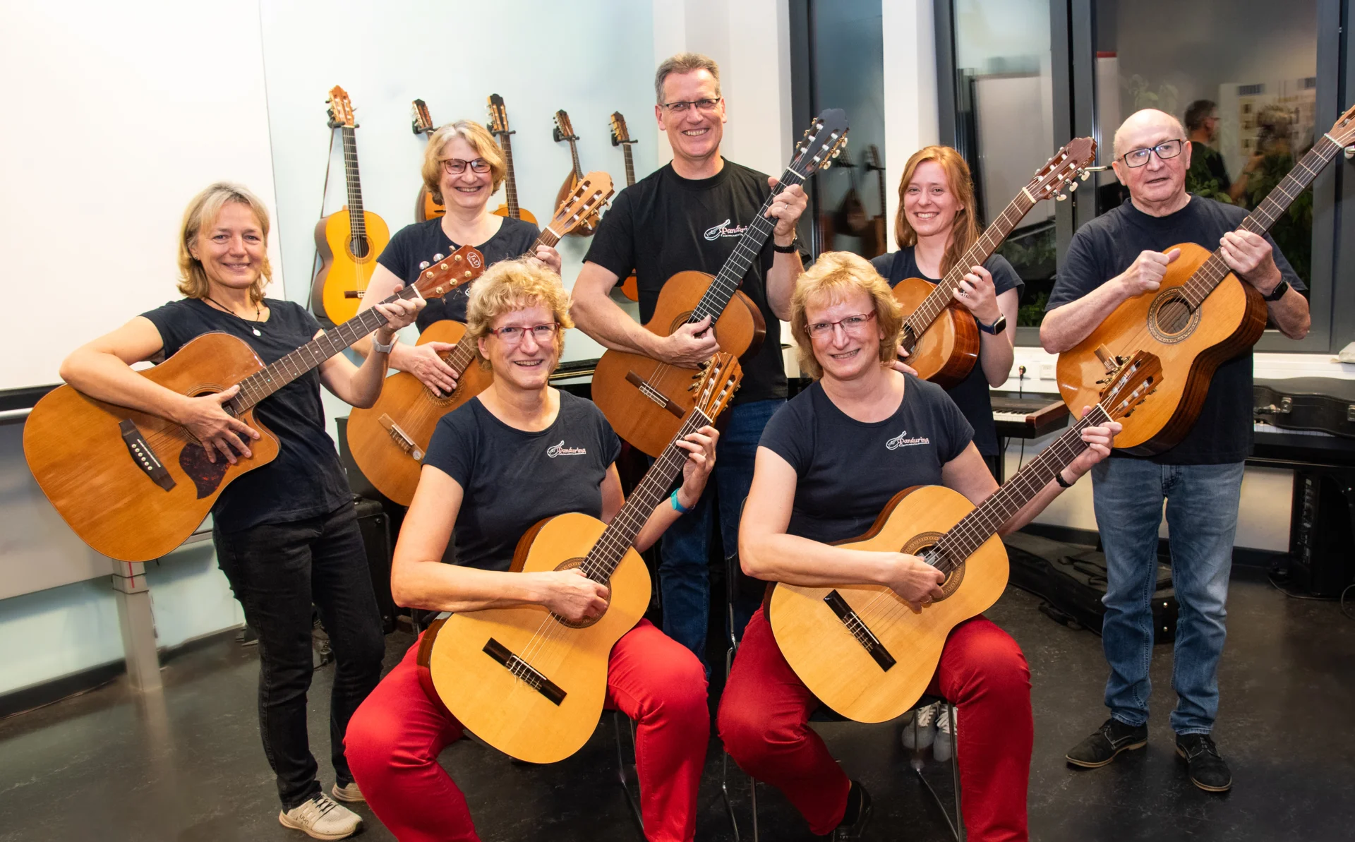 Gitarre  (Bild vergr&ouml;&szlig;ern)