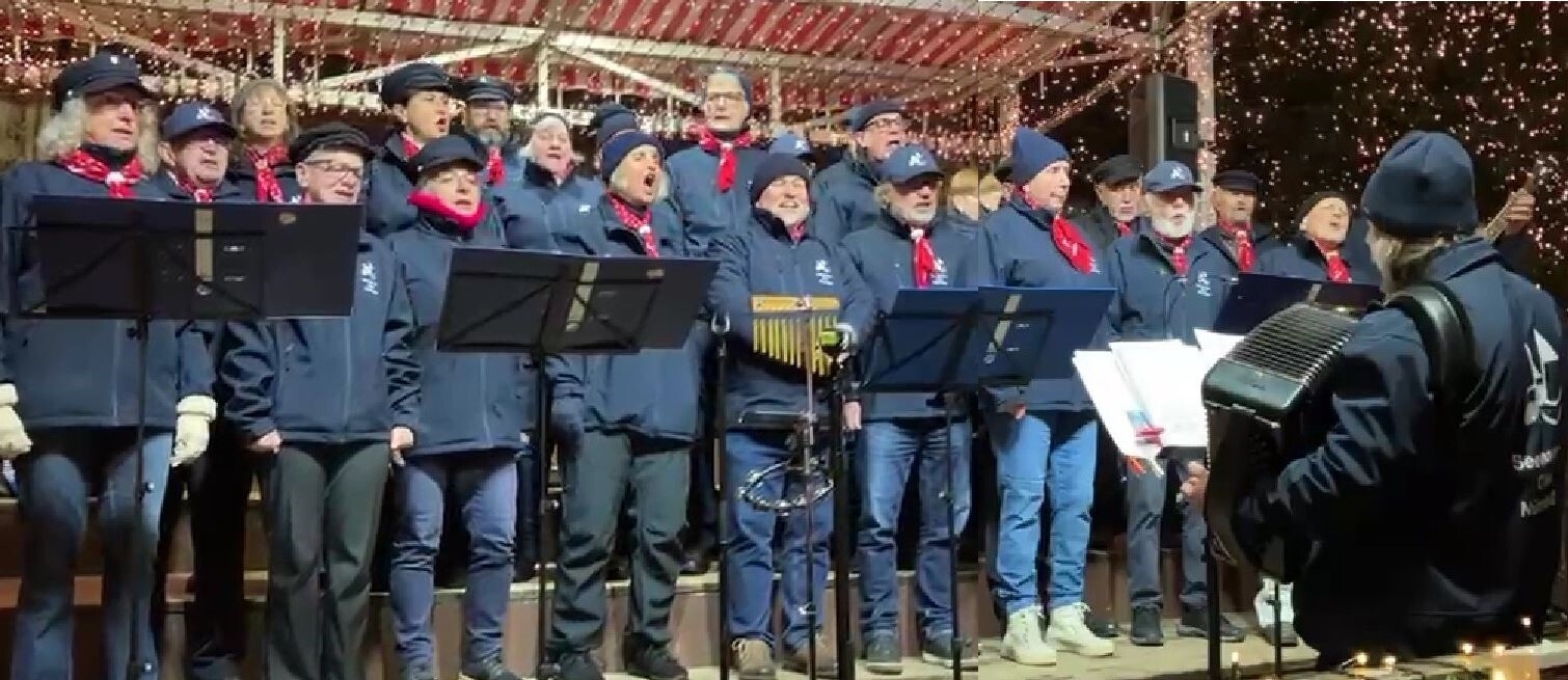 Bild: Der ganze Chor im Breitformat!