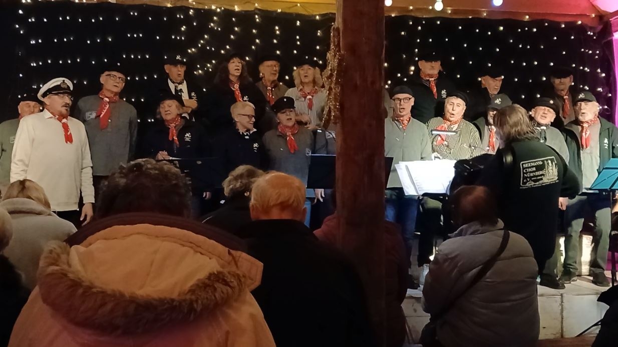 Bild: Draußen auf See erinnert sich der Matrose an Weihnacht im Schnee letztes Jahr