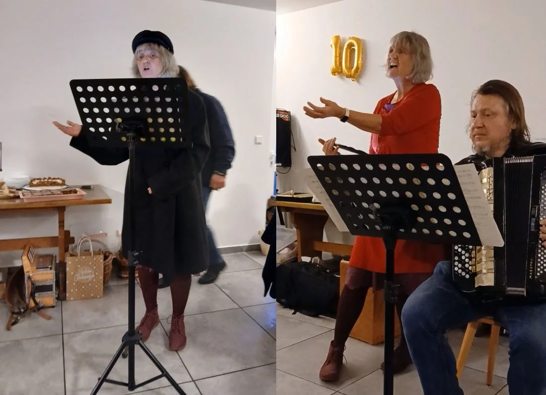 Bild: Dann zeigt Helga ihre Talente als Loriot-Interpretin und Solistin mit dem Kriminal-Tango!