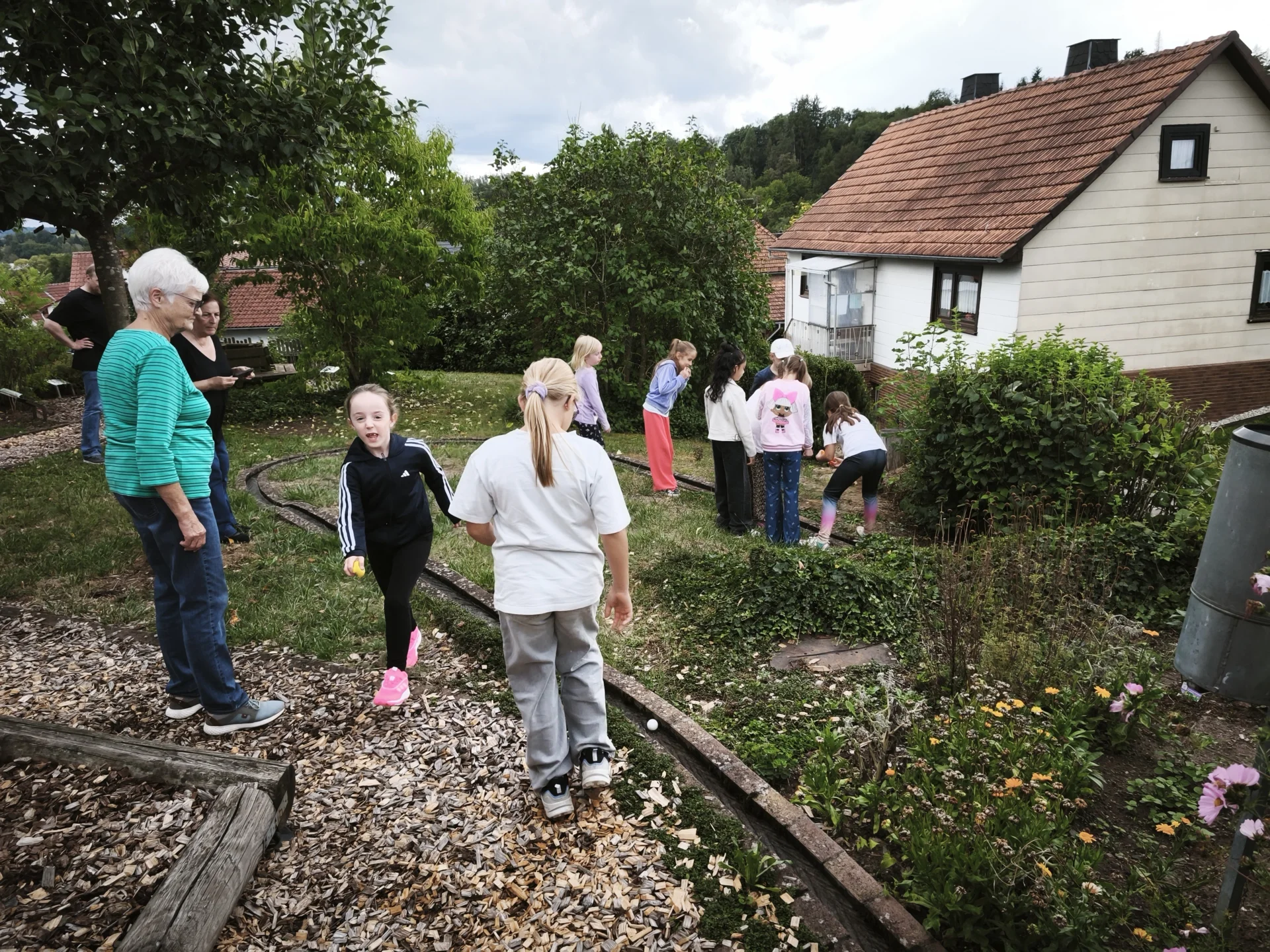 Die Entchen schwimmen auf dem Wasserkreislauf 28.08.2026  (Bild vergr&ouml;&szlig;ern)