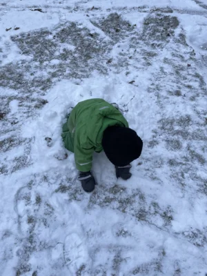 Vorschaubild: ...wie fühlt sich der Schnee an und was kann ich damit machen?