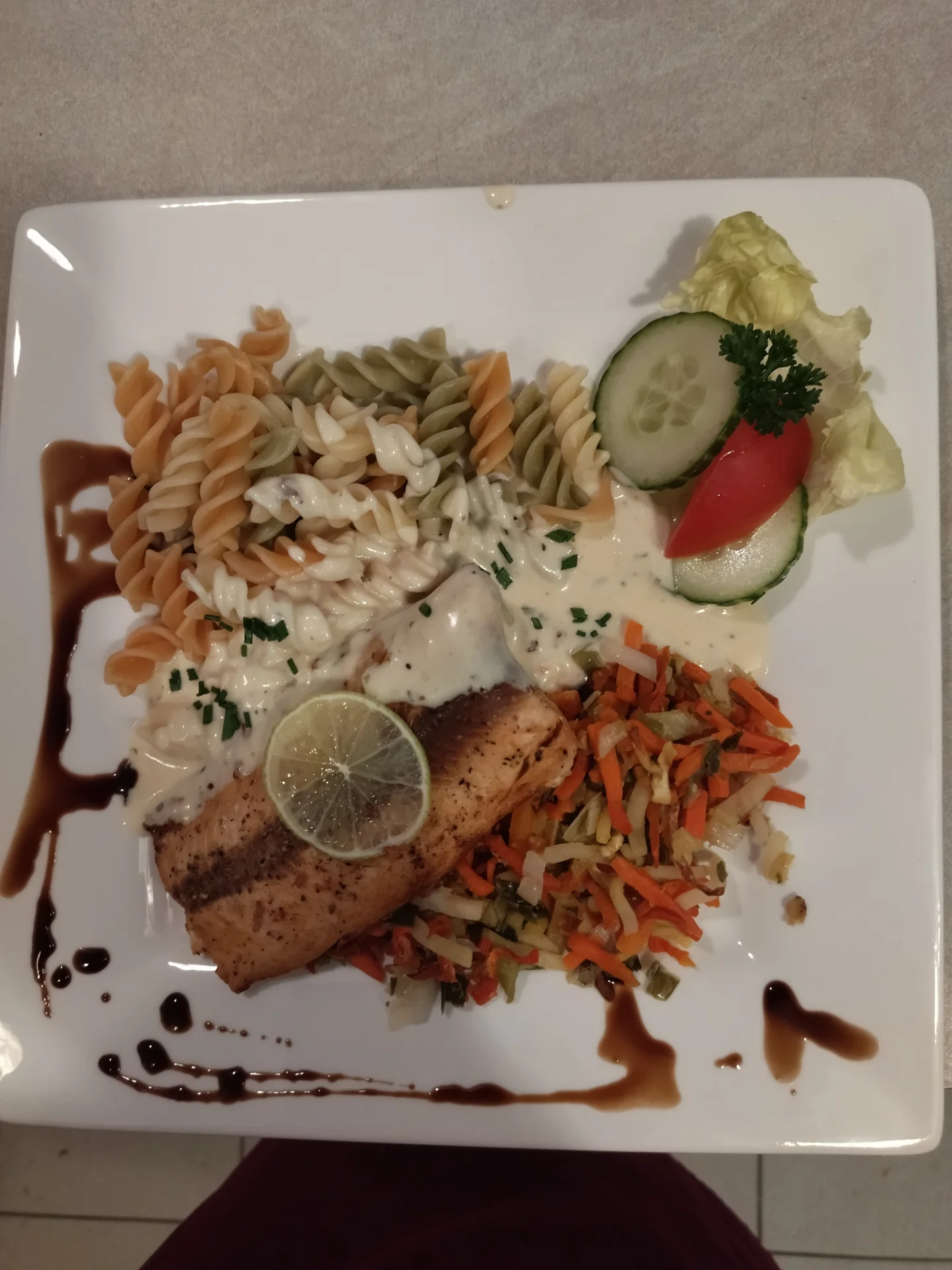 Bild: Lachs im Gemüsebett