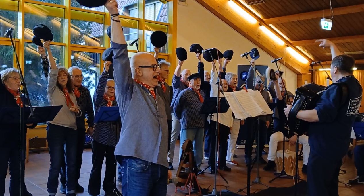 Bild: Und ein Prost auf den Seemanns-Chor!