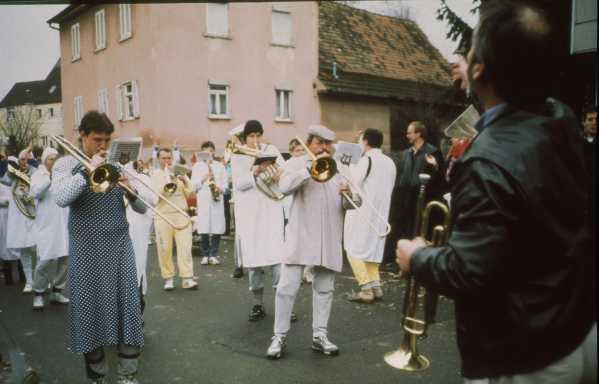 Zur Galerie: Faschingsumzug Ellhofen 1989