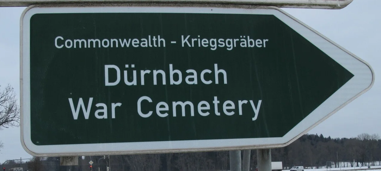 Bild: Commenwelth Kriegsgräberdenkmal Dürnbach-Gmund Wegweiser
