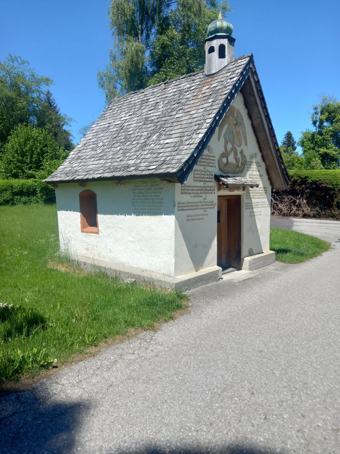 Bild: Kriegerkapelle in Holz