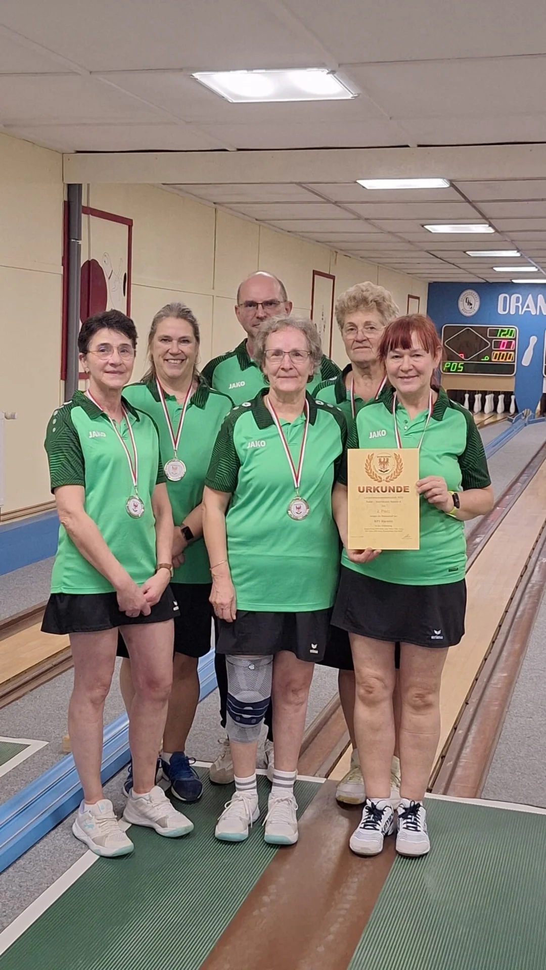 Bild: LVM Damen ABC 2. Platz - v.l. Ines Völter, Constanze Kahlenberg, André Weyher (Betreuer), Marina Penz, Regina Busse, Ines Sojka