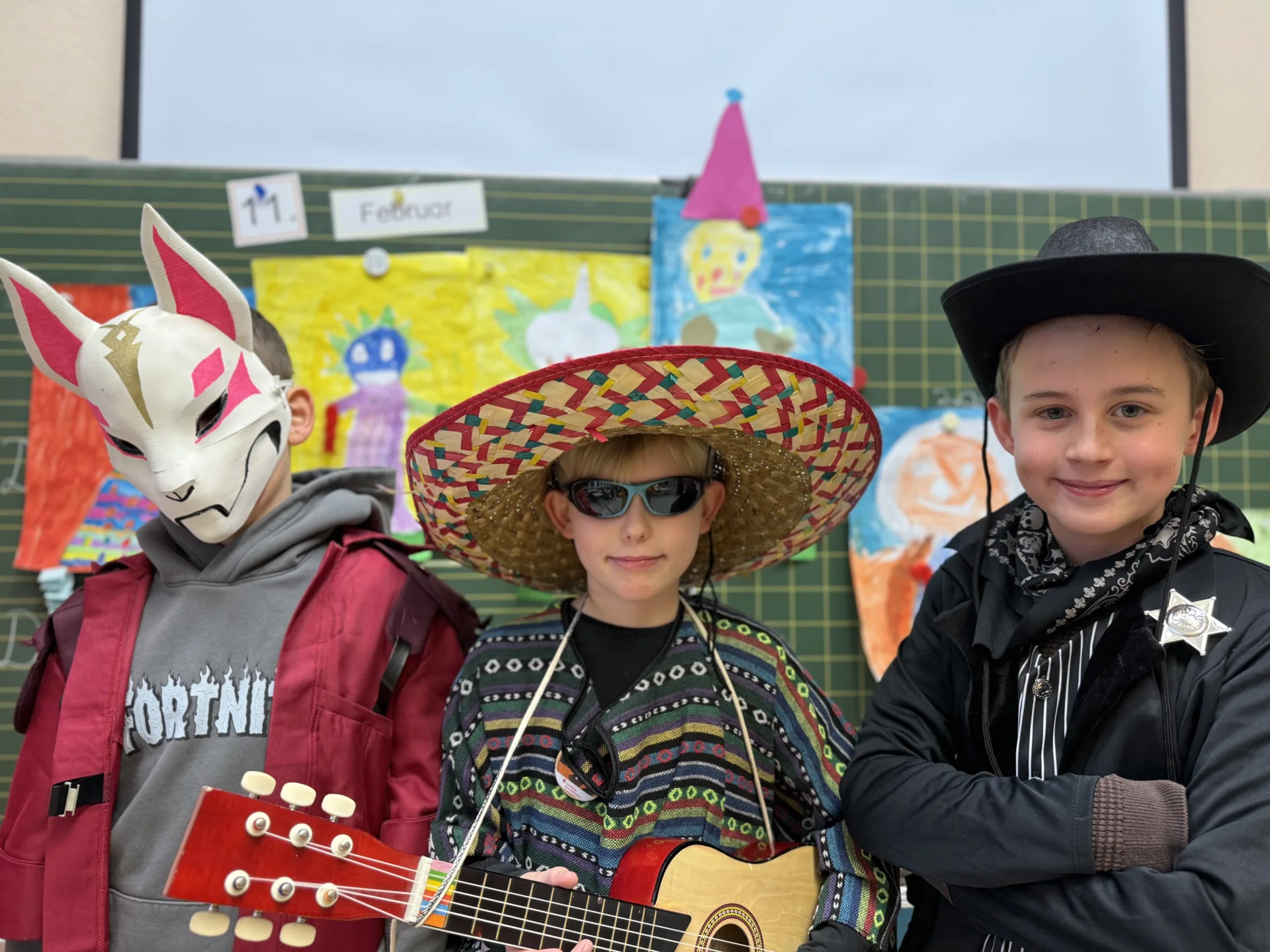 Foto der Galerie: Fasnacht in der Schule mit Grabedierer und Wälder Chnorzi