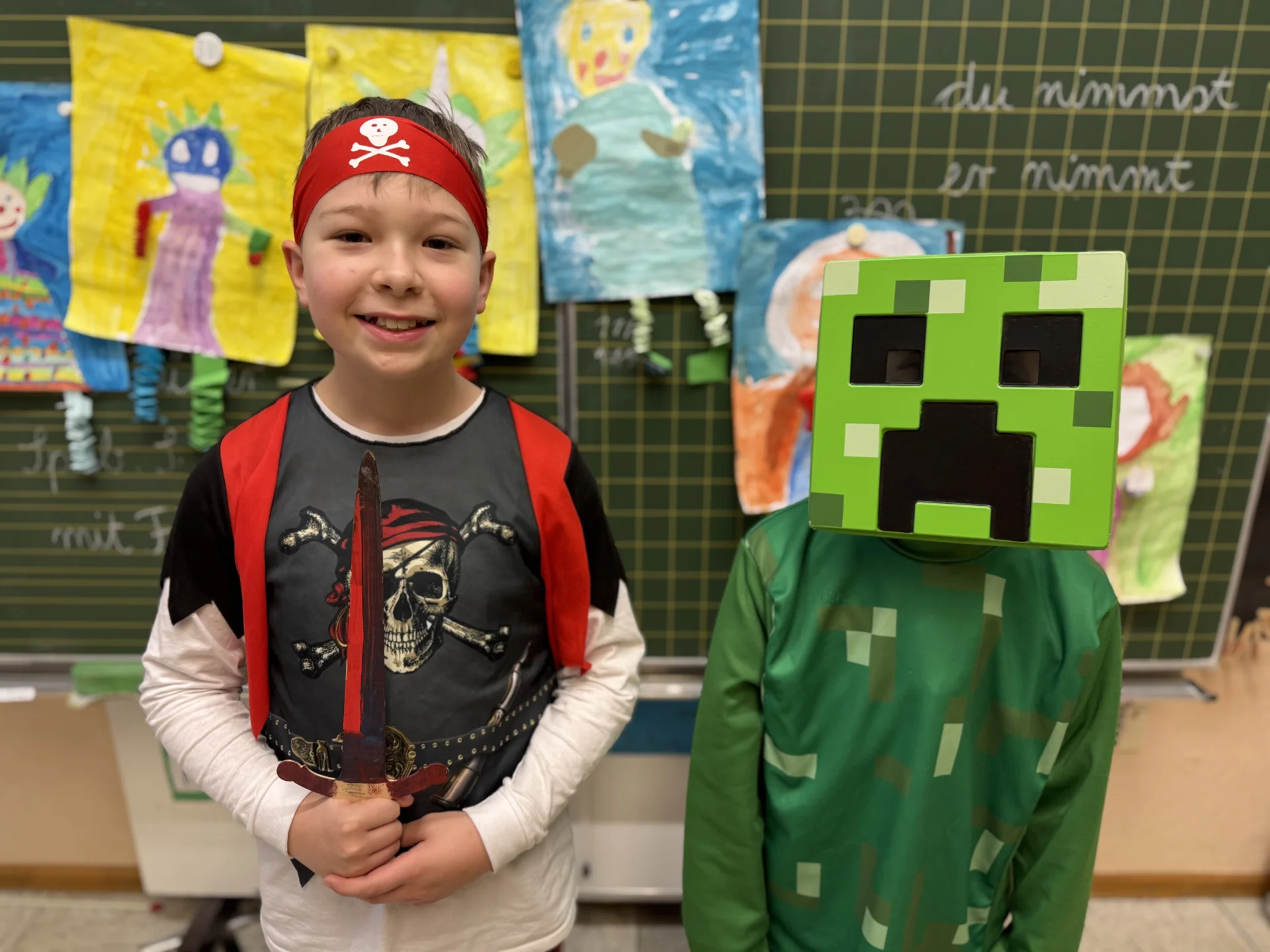 Foto der Galerie: Fasnacht in der Schule mit Grabedierer und Wälder Chnorzi