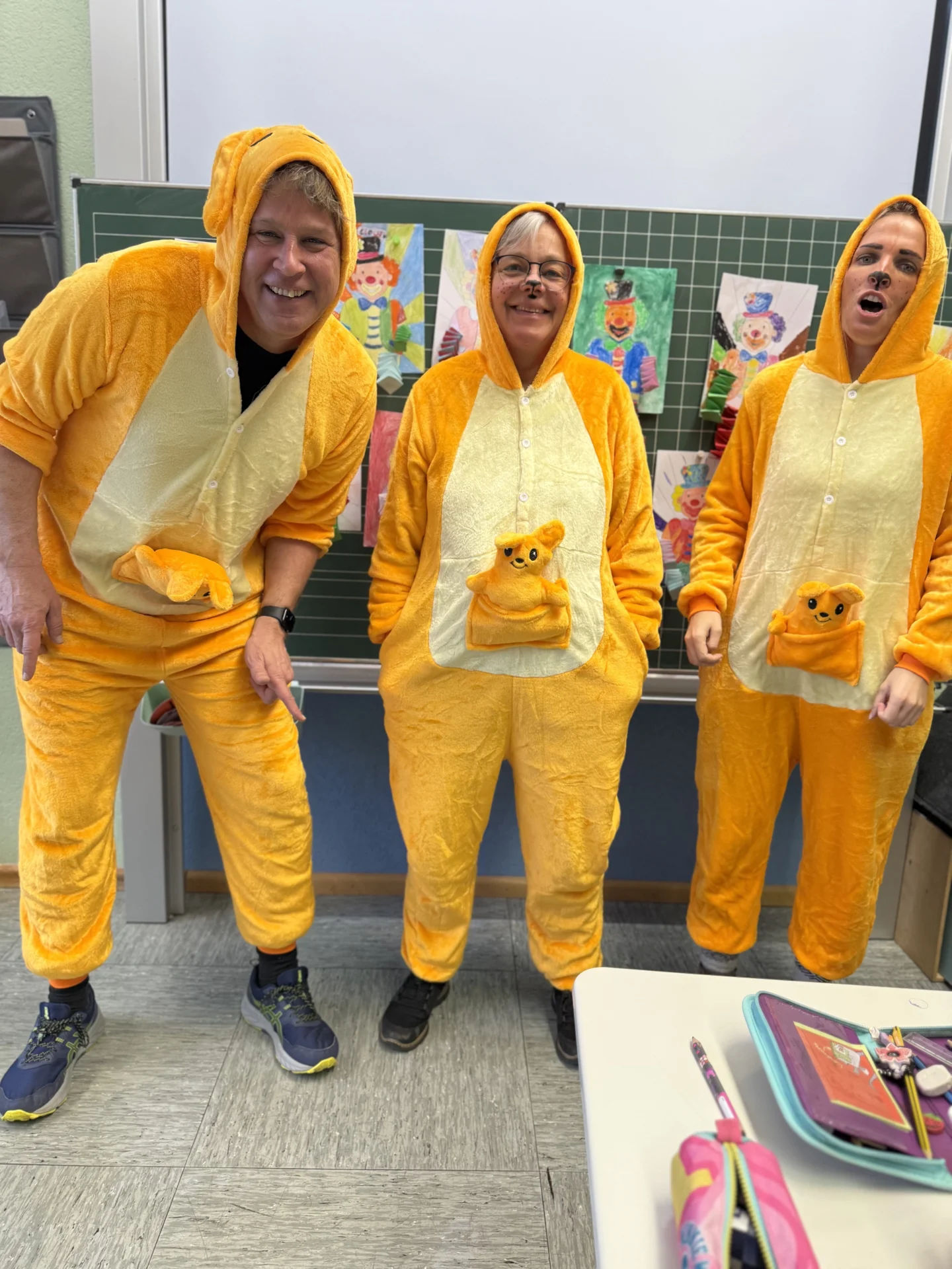 Foto der Galerie: Fasnacht in der Schule mit Grabedierer und Wälder Chnorzi