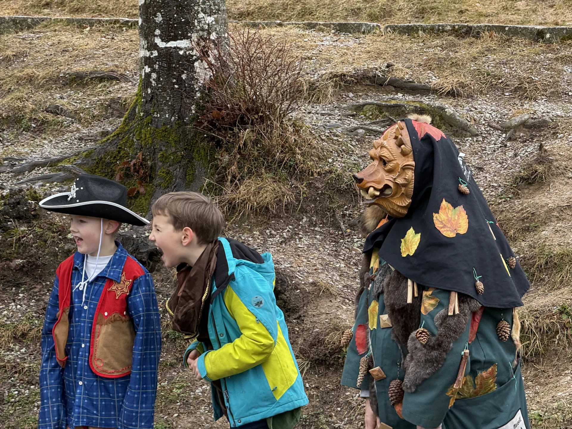 Foto der Galerie: Fasnacht in der Schule mit Grabedierer und Wälder Chnorzi