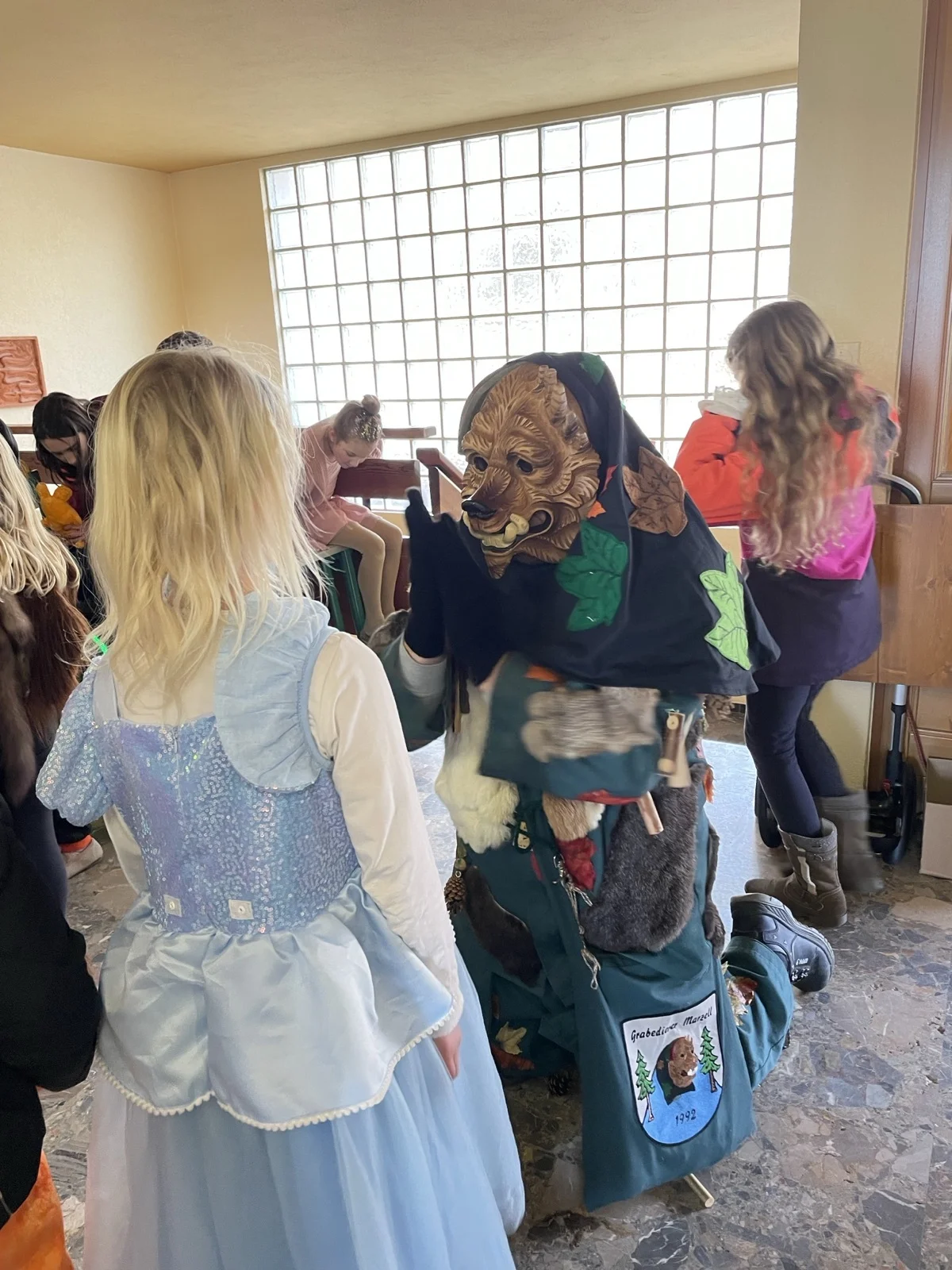 Foto der Galerie: Fasnacht in der Schule mit Grabedierer und Wälder Chnorzi