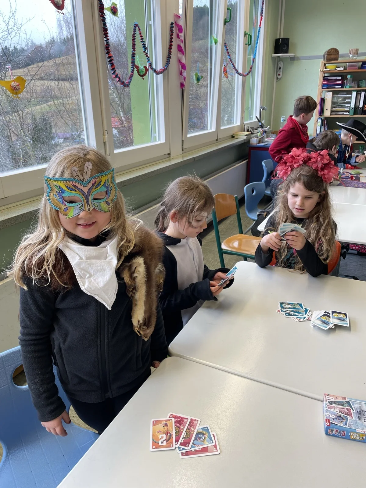 Foto der Galerie: Fasnacht in der Schule mit Grabedierer und Wälder Chnorzi