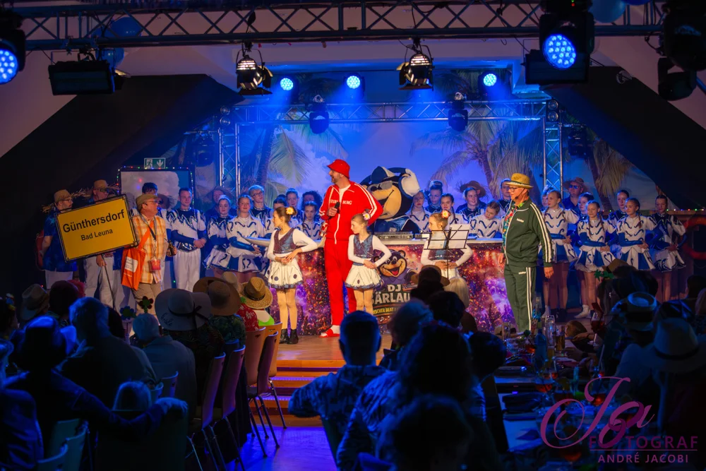 Foto der Galerie: Ab auf die Insel - Sonntagskarneval 8.2.26