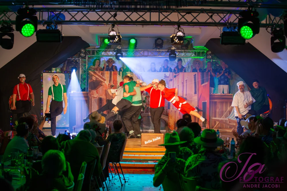 Foto der Galerie: Ab auf die Insel - Sonntagskarneval 8.2.26