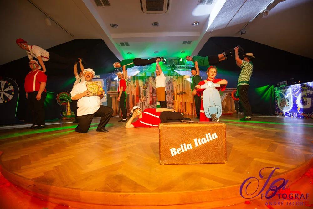 Foto der Galerie: Ab auf die Insel - Sonntagskarneval 8.2.26