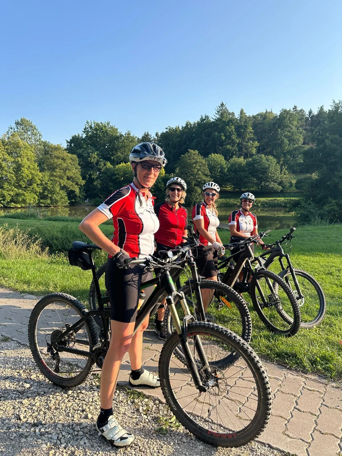 Bild: Damen MTB Aufstellung