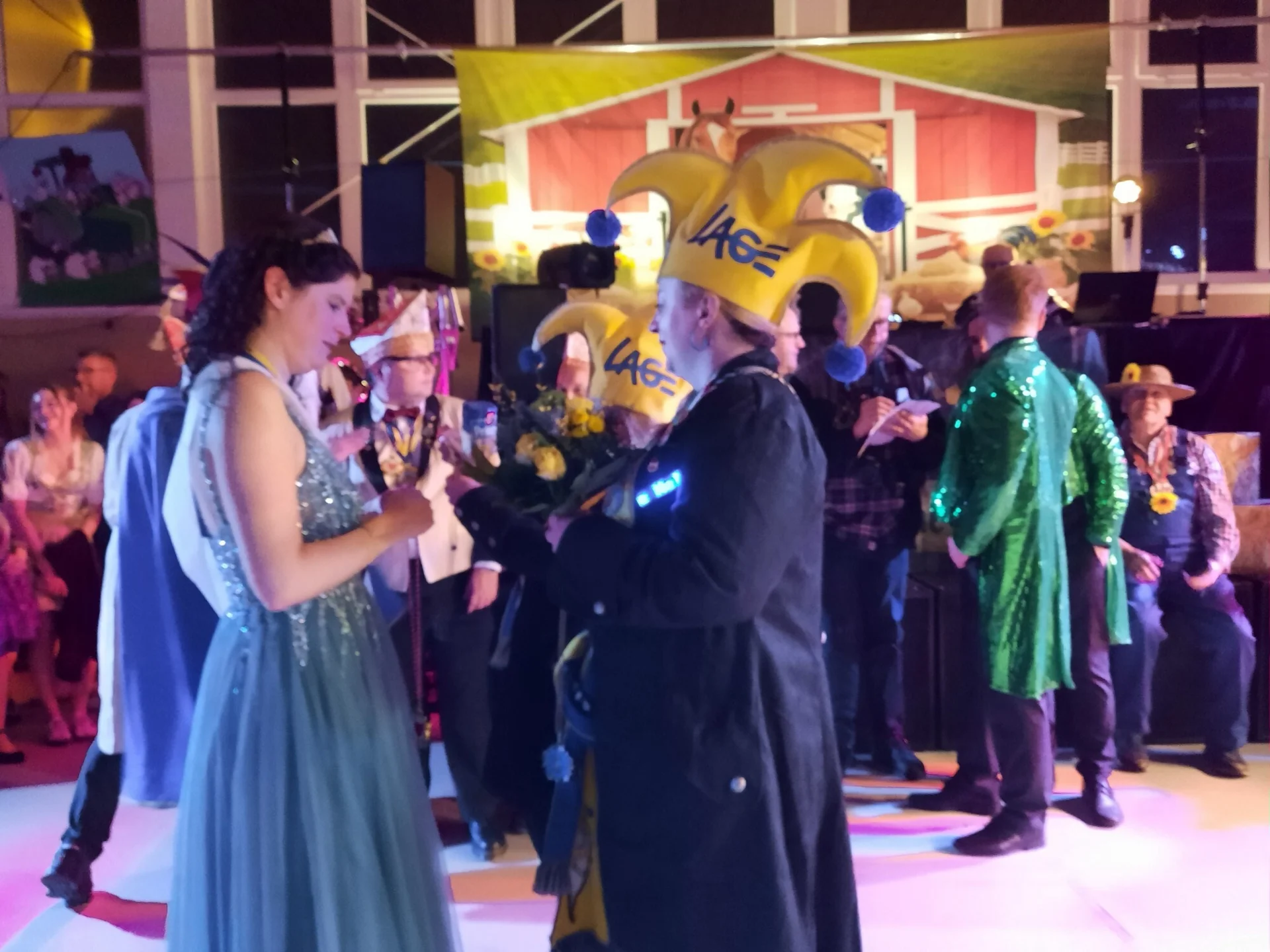 021a organisieren den Rosenmontagsumzug  (Bild vergr&ouml;&szlig;ern)