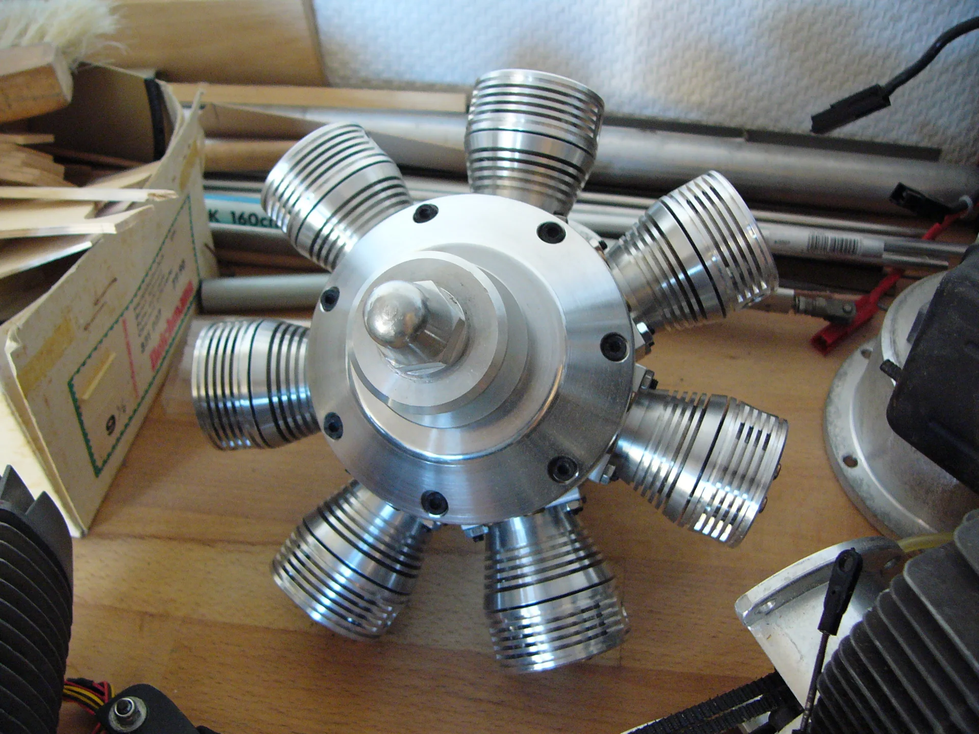 Zur Galerie: Eigenbau 7-Zylinder Sternmotor (Klaus Dreyer)