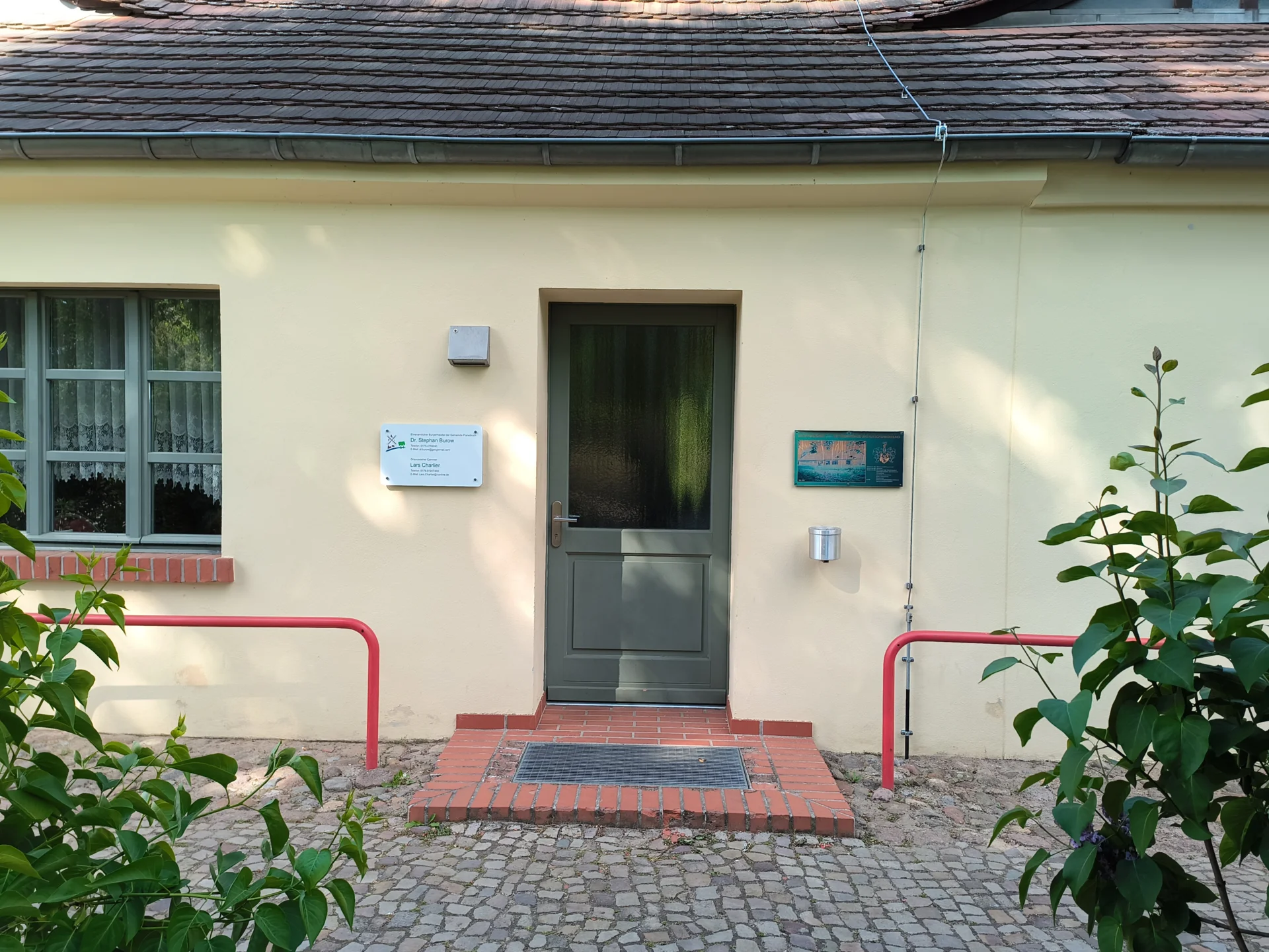 Zugang Gemeindehaus  (Bild vergr&ouml;&szlig;ern)