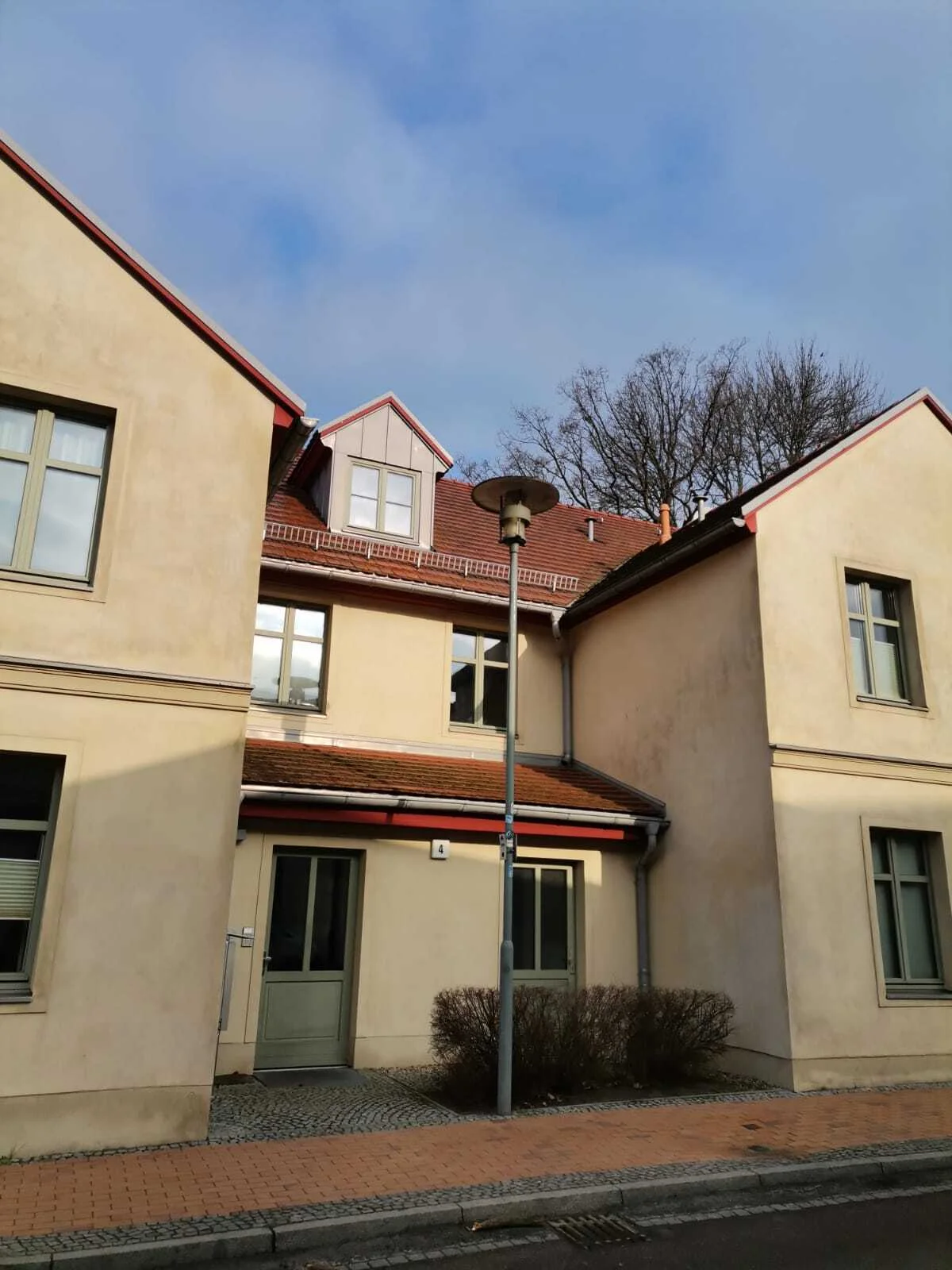 H&auml;userfassade Strassenseite  (Bild vergr&ouml;&szlig;ern)