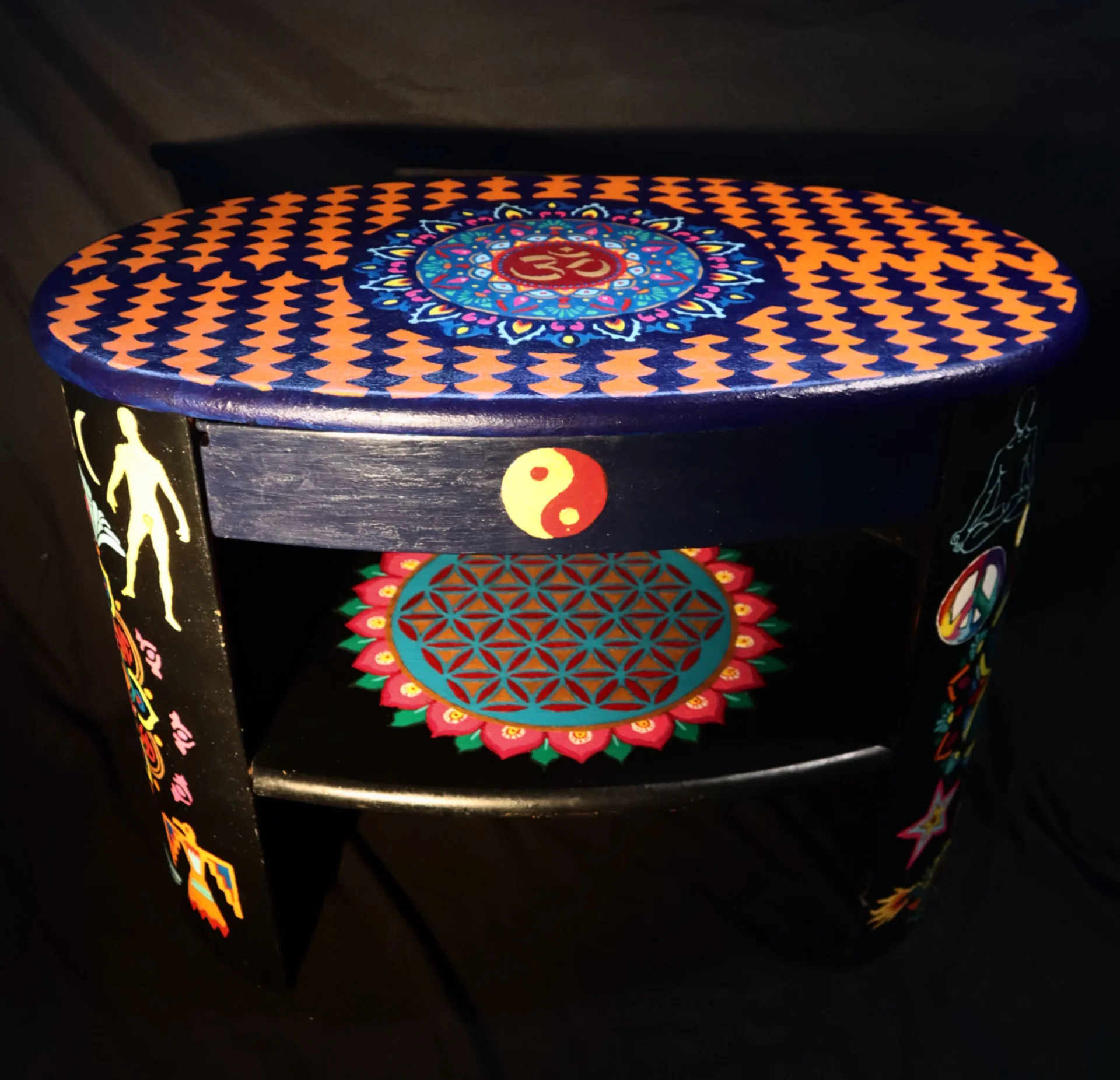 Zur Galerie: Table of Joy and Happiness (verkauft)