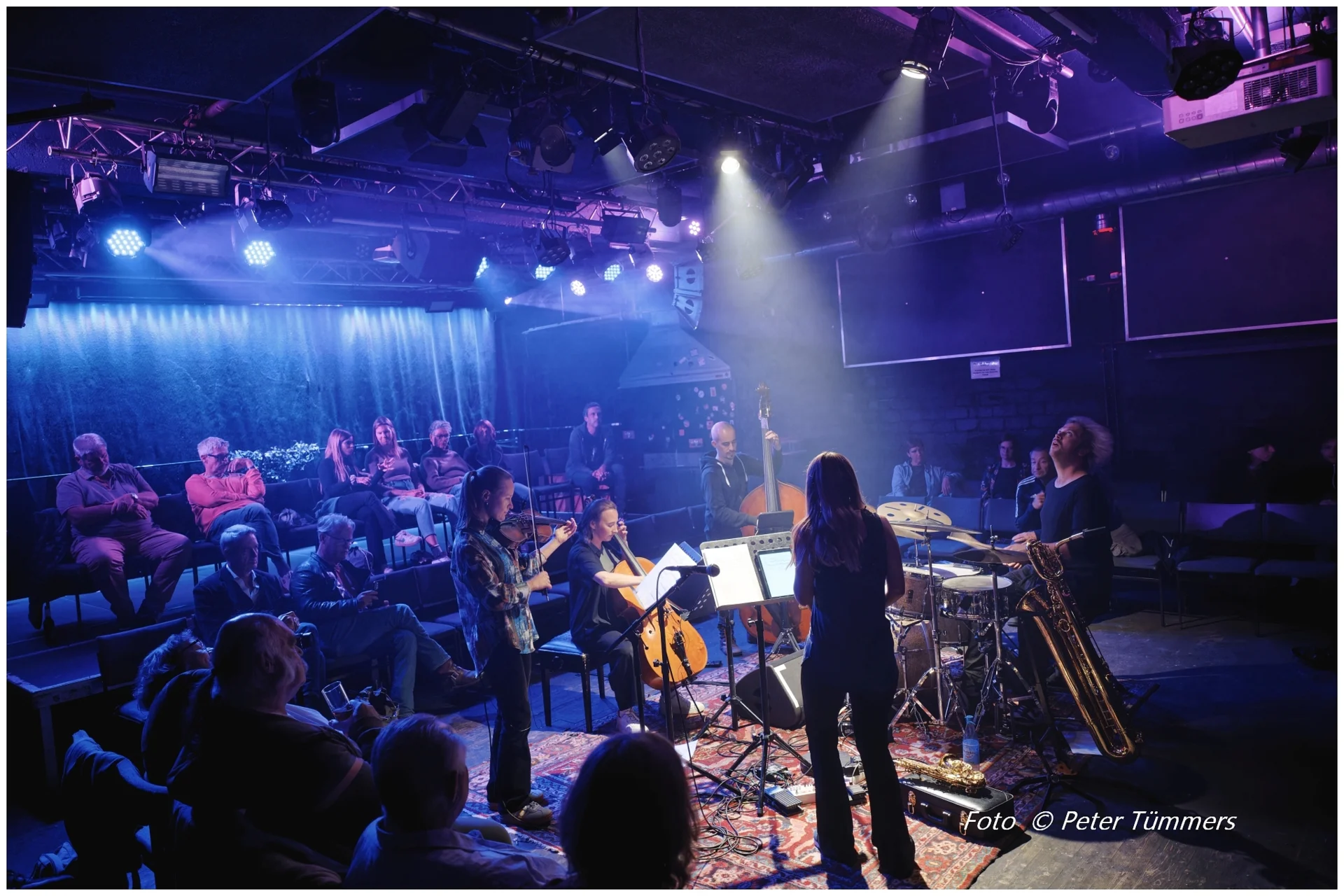 Lavandula - Artheater - K&ouml;ln  (Bild vergr&ouml;&szlig;ern)
