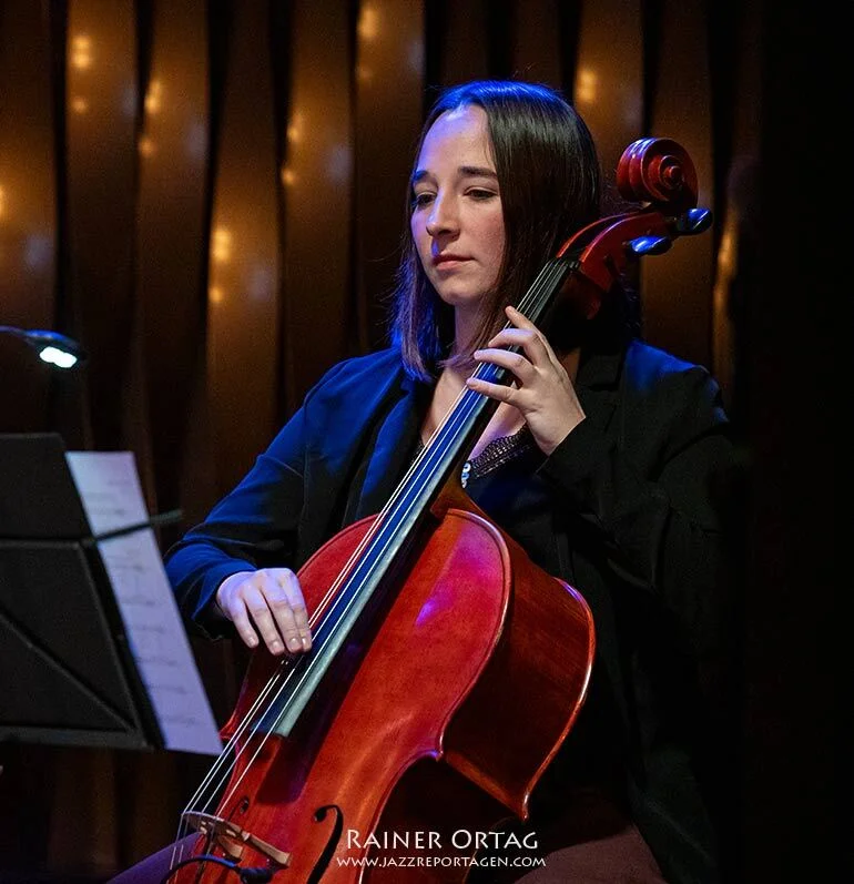 Miriam - Ast Trio Bix - Stuttgart  (Bild vergr&ouml;&szlig;ern)