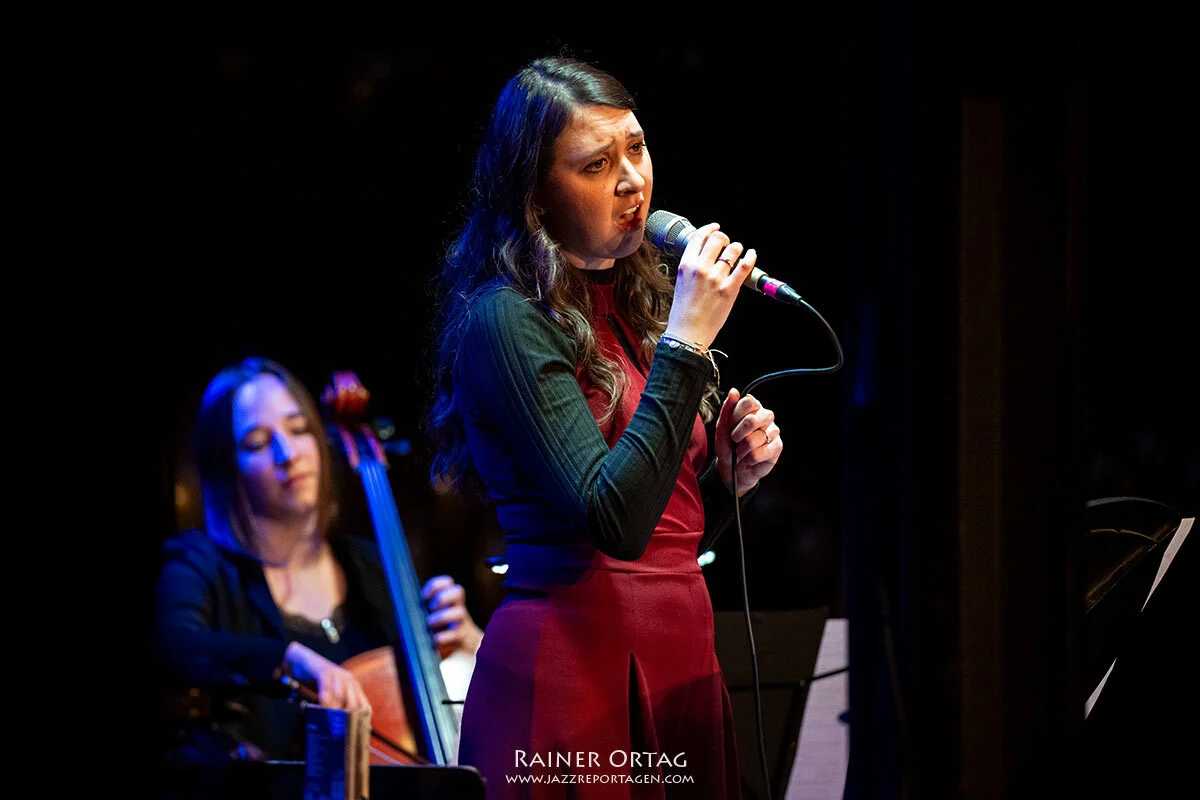 Miriam - Ast Trio Bix - Stuttgart  (Bild vergr&ouml;&szlig;ern)