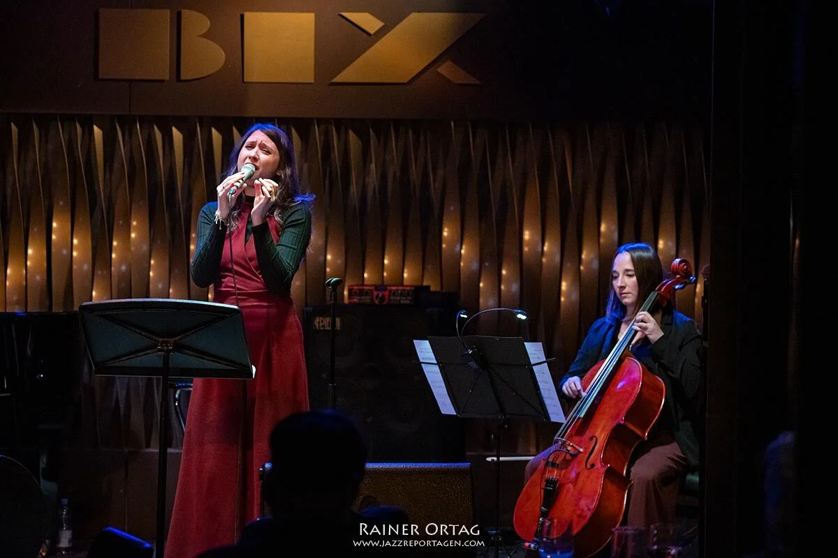 Miriam - Ast Trio Bix - Stuttgart  (Bild vergr&ouml;&szlig;ern)