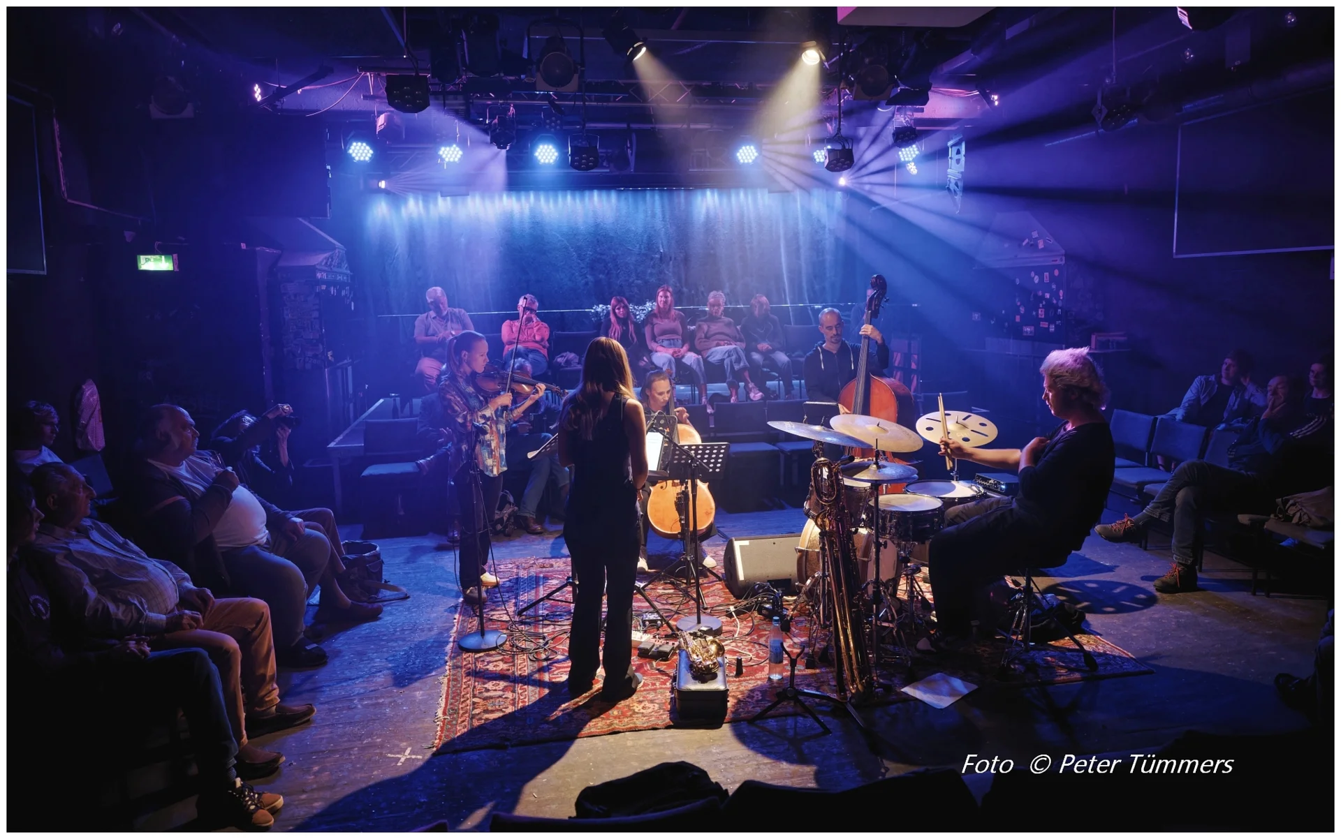 Lavandula - Artheater - K&ouml;ln  (Bild vergr&ouml;&szlig;ern)