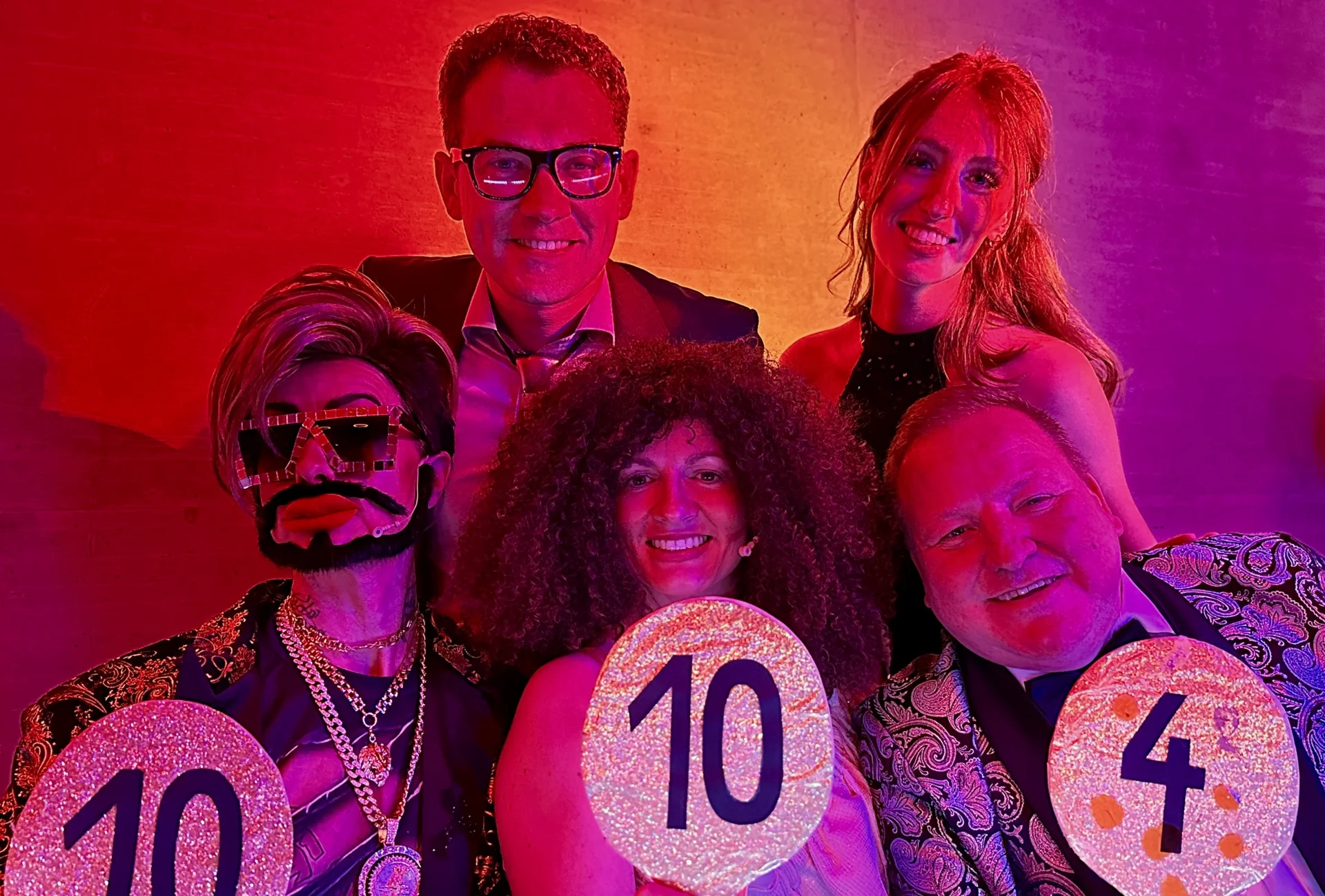 Bild: die Jury mit den Moderatoren