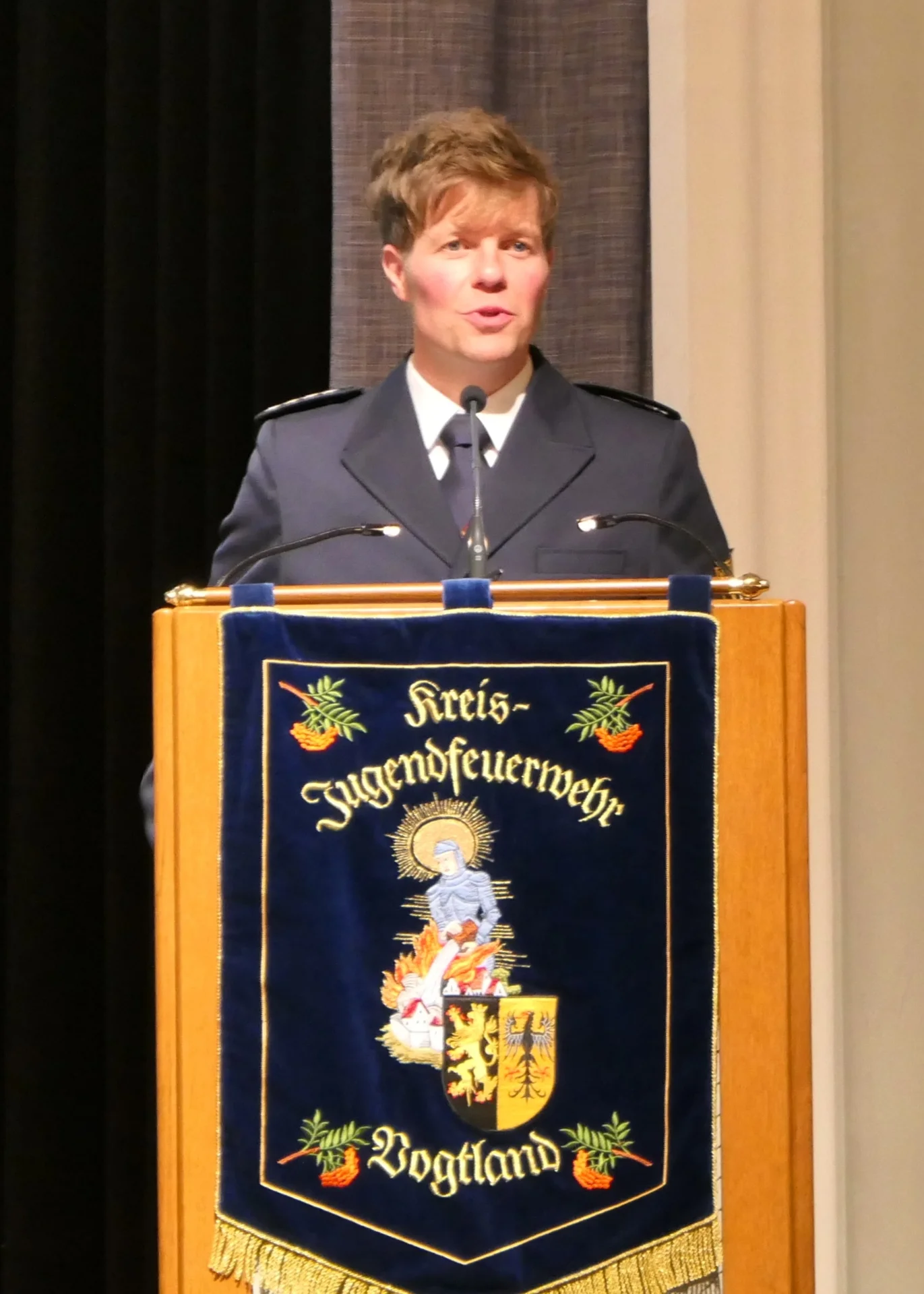 Gerd Pr&uuml;zel richtete ebenfalls ein kurzes Gru&szlig;wort an die Delegierten der vogtl&auml;ndischen Feuerwehren  (Bild vergr&ouml;&szlig;ern)